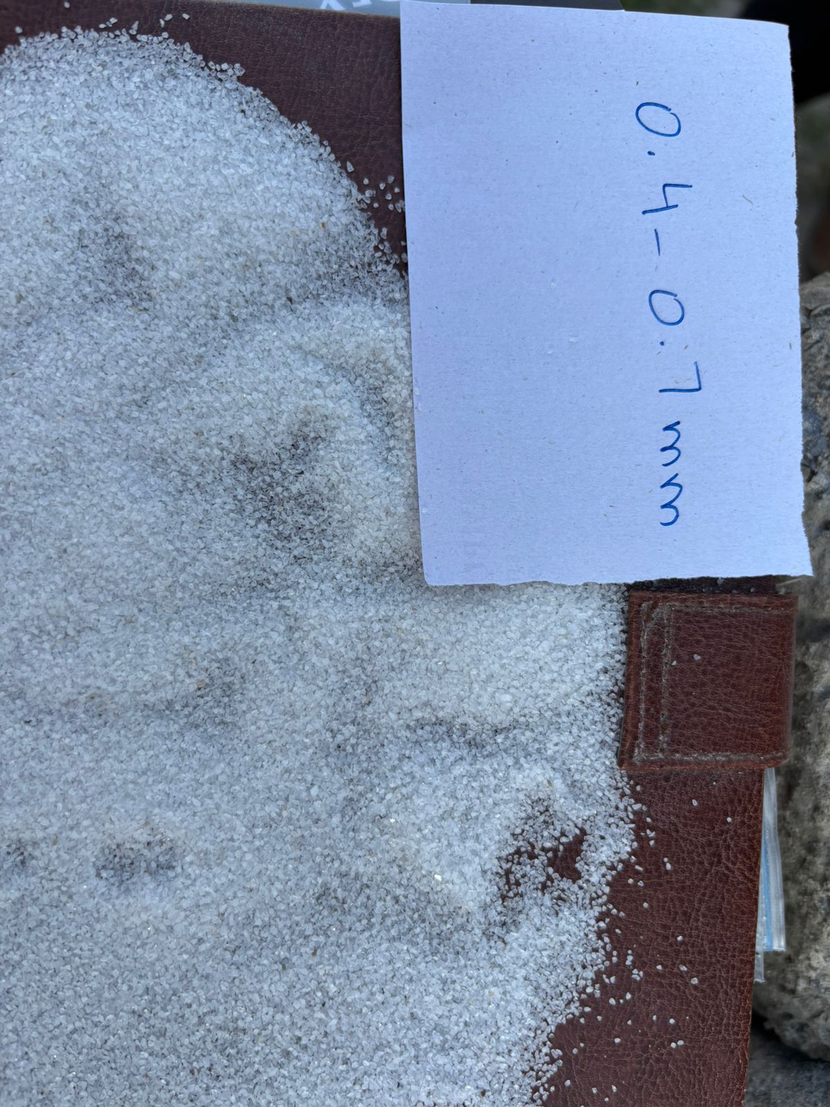 Quartz Sand H-4, grain size 0.4 to 0.7 millimetres